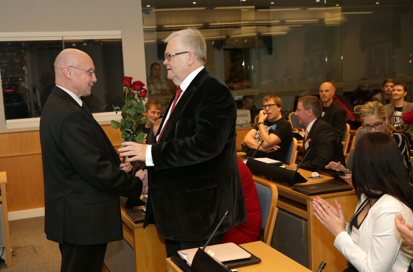 Тойво Тоотсен с Эдгаром Сависааром в 2013 году, когда Тоотсена избрали зампредседателя горсобрания Таллинна.
