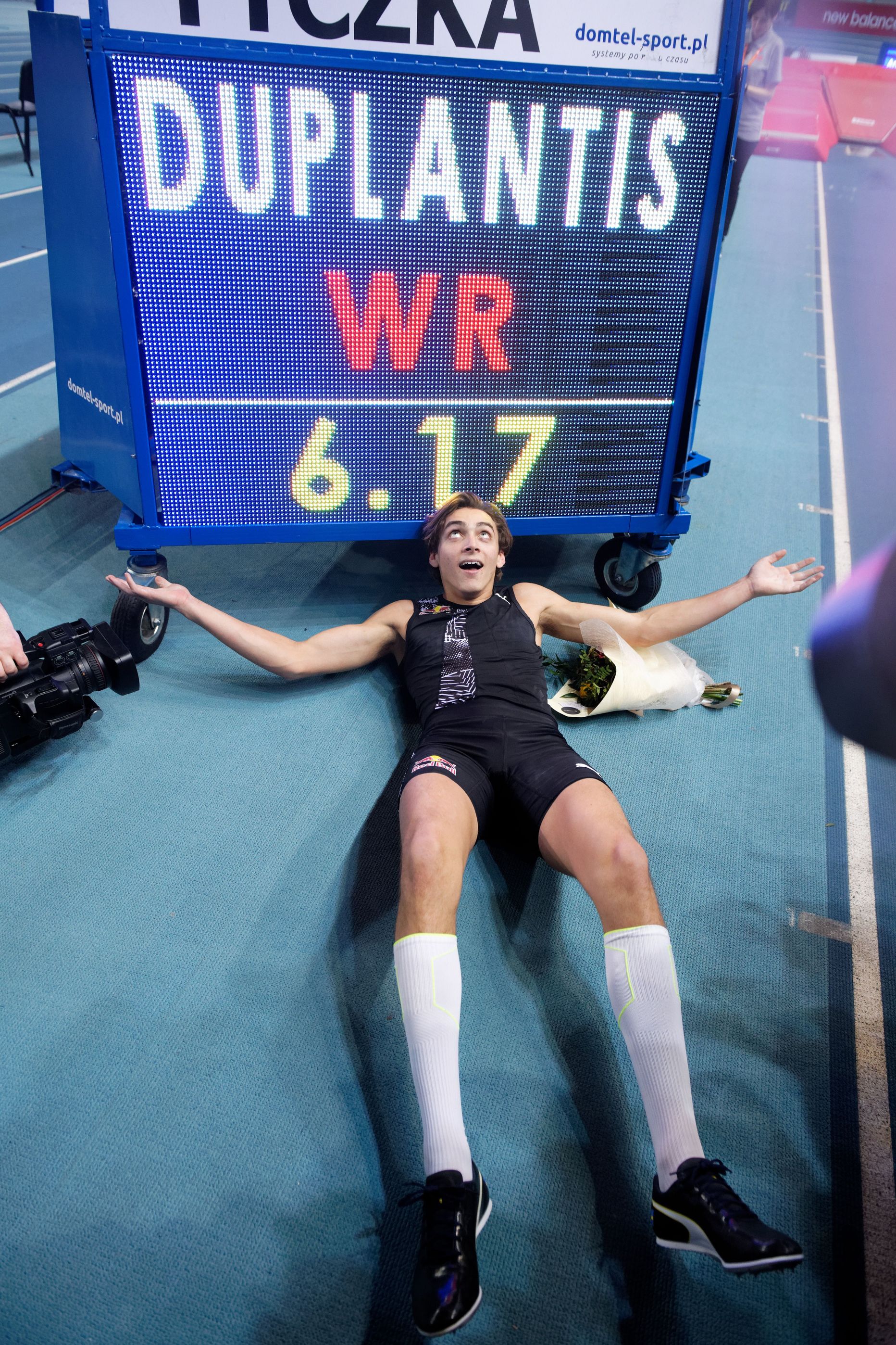 Armand Duplantis on maailmarekordimees!