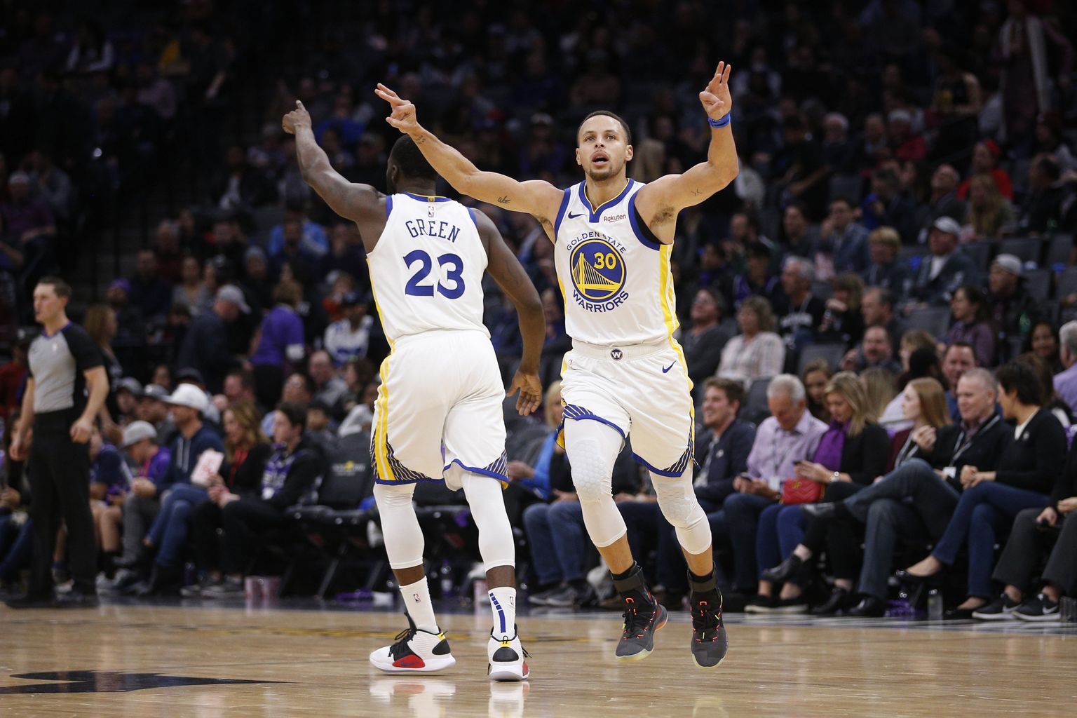 Golden State Warriorsi superstaar Stephen Curry tähistmas järjekordset tabavat kolmepunktiviset.