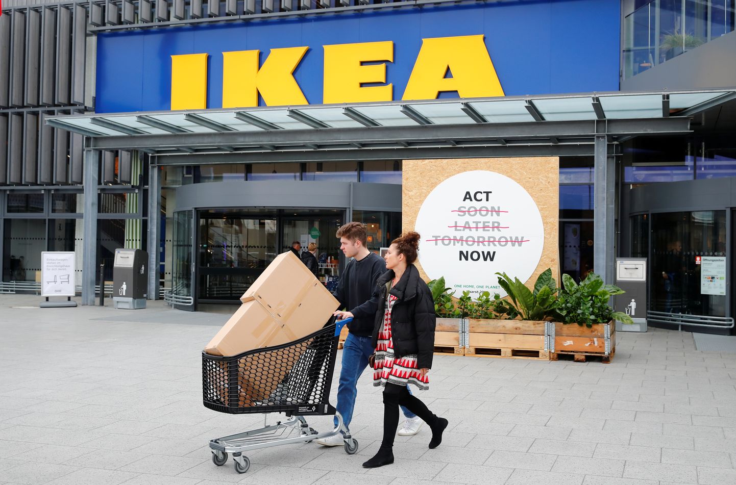 Kohtu ette saadetud USA räppari fännid kutsuvad IKEA-d boikottima