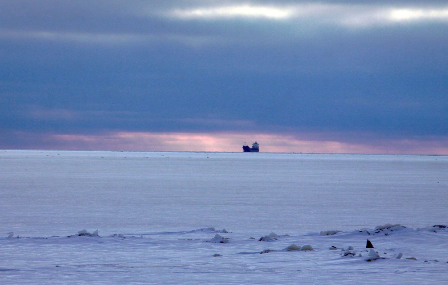 Pärnu lahte katab kuni 70sentimeetri paksune jääkaan. Foto on illustreeriv.