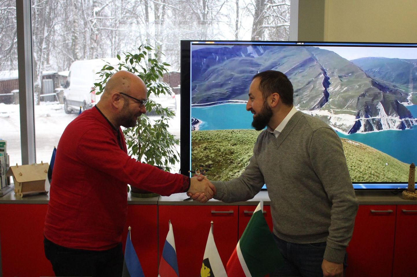 Mullu detsembris allkirjastasid Otepää vallavanem Kaido Tamberg ja Tšetšeeni Vabariigi turismiminister Muslim Baitazijev talvepealinna turismiinfokeskuses koostöödeklaratsiooni.