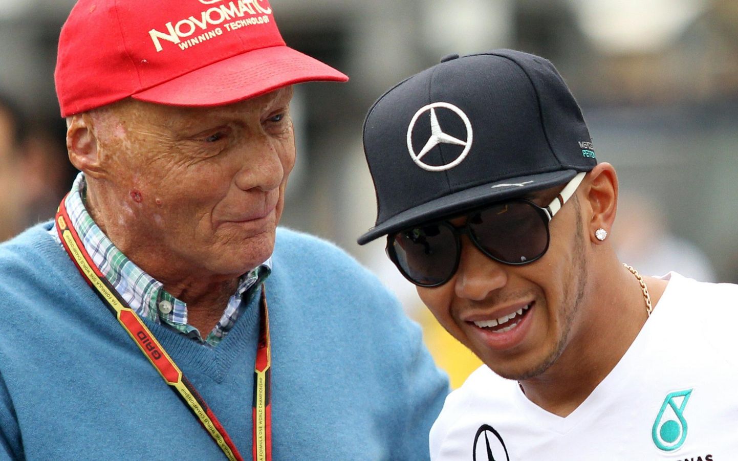 Niki Lauda ja viiekordne maailmameister Lewis Hamilton.