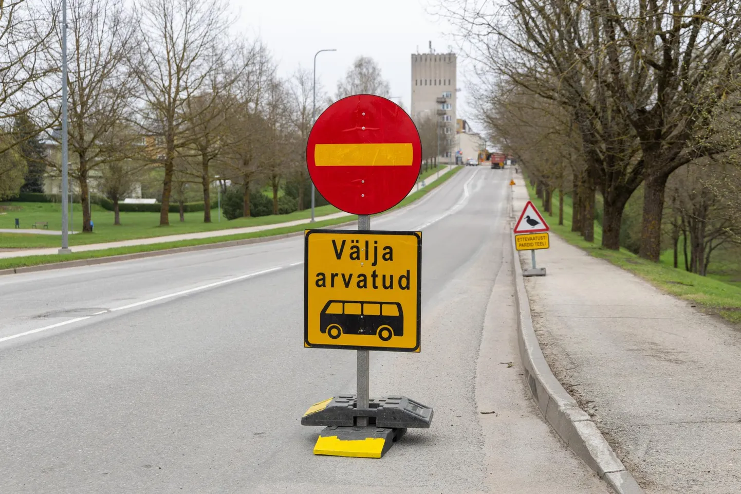 Rekonstrueerimistöö Jakobsoni tänaval on sulgenud osa liiklusest ning seetõttu tuleb liiklemiselt arvestada tavapärasest veidi suurema ajakuluga.