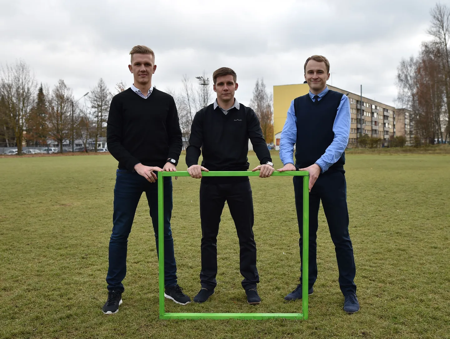 Sepa Jalgpallikeskuse eestvedajad Kaarel Kiidron (vasakult), Kristjan Tiirik ja Kalle Paas.