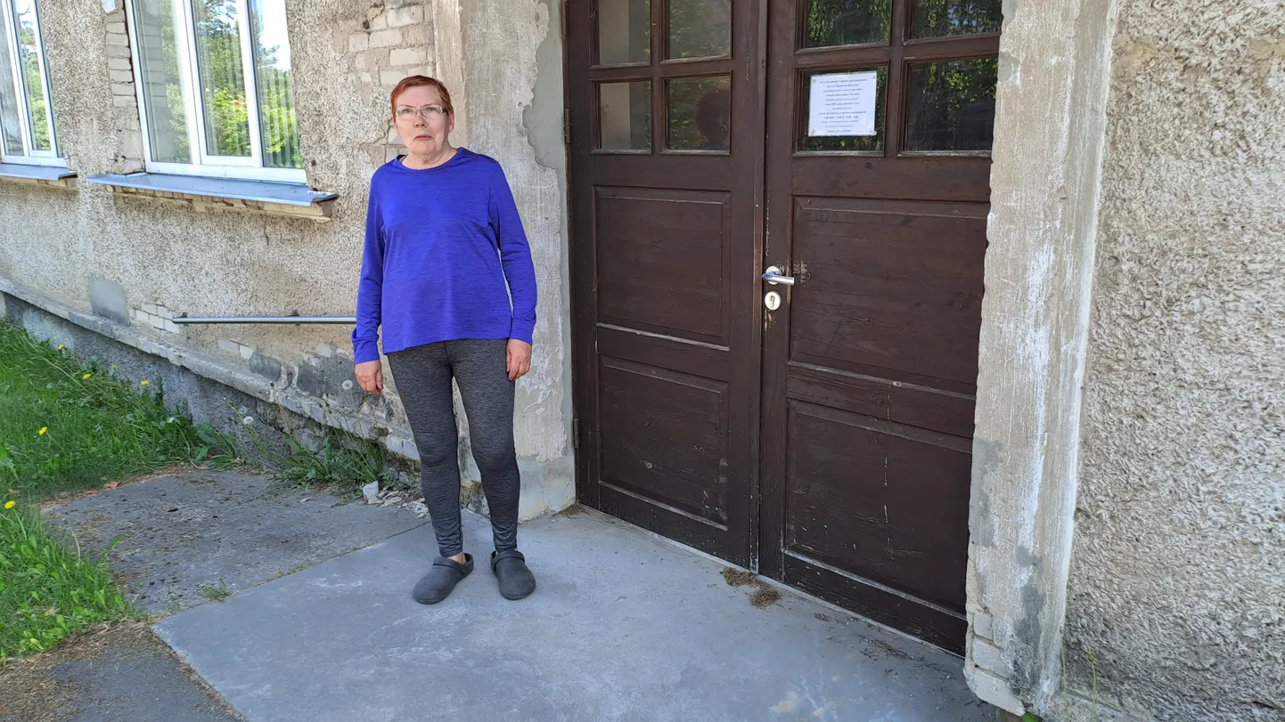 По словам жительницы дома Хели Носов, главный предохранитель находится за входной дверью первого этажа, но ключей от этой двери и у жильцов второго этажа нет.