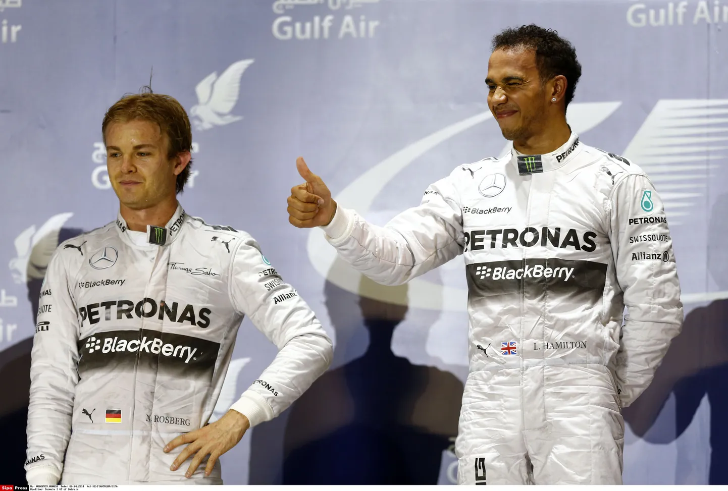 Nico Rosberg (vasakul) ja Lewis Hamilton.