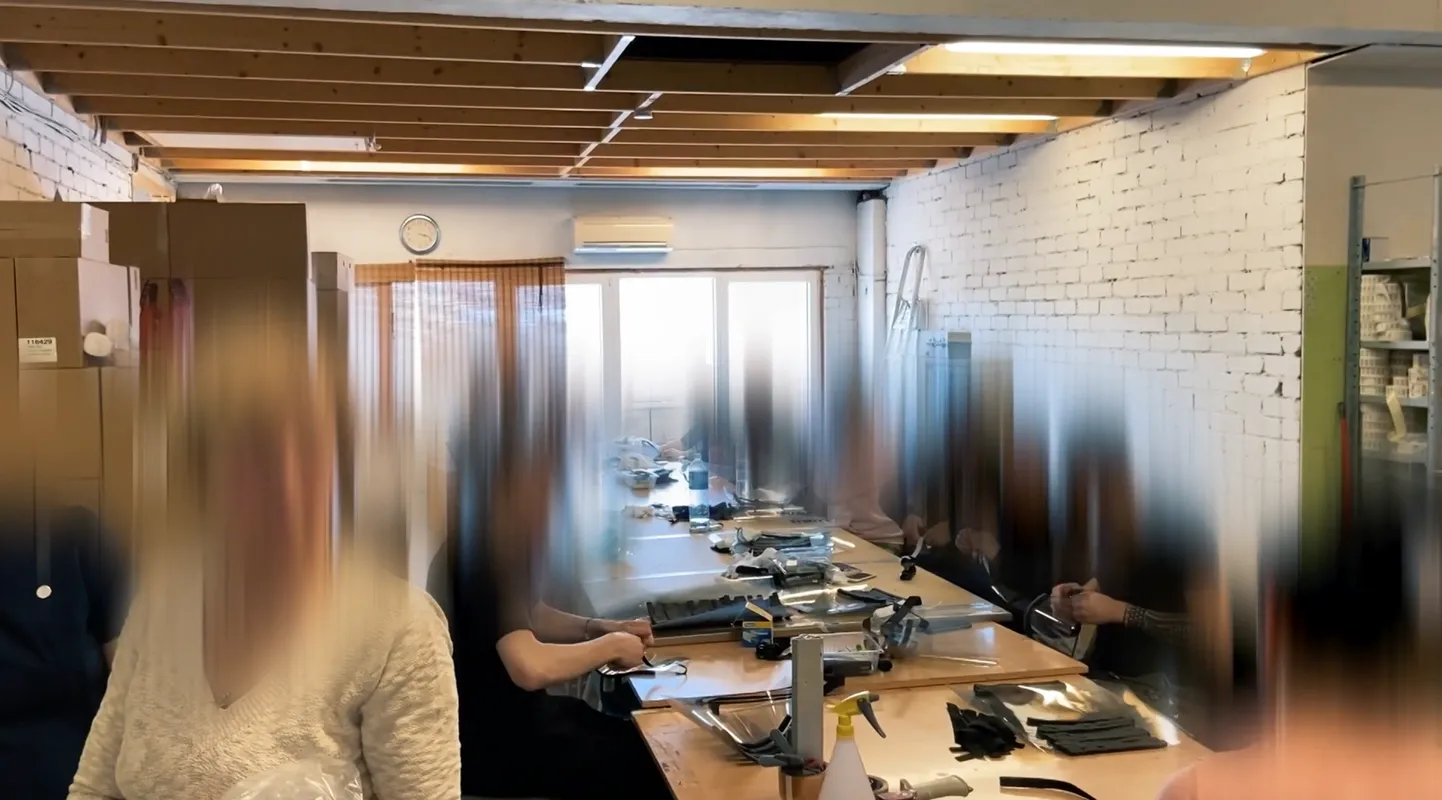 Kaitsevisiiride valmistamine OÜ Allestpac ruumides.
