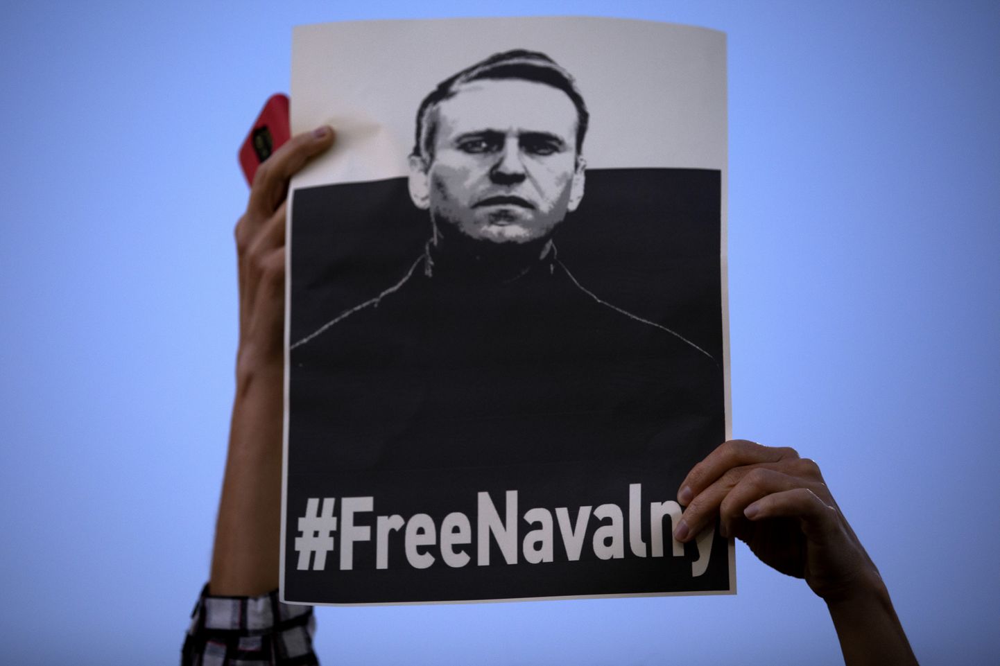 Плакат с изображением Алексея Навального.