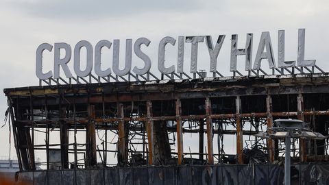 V Moskvi se je začelo sojenje osumljencem za teroristični napad v Crocus City Hall