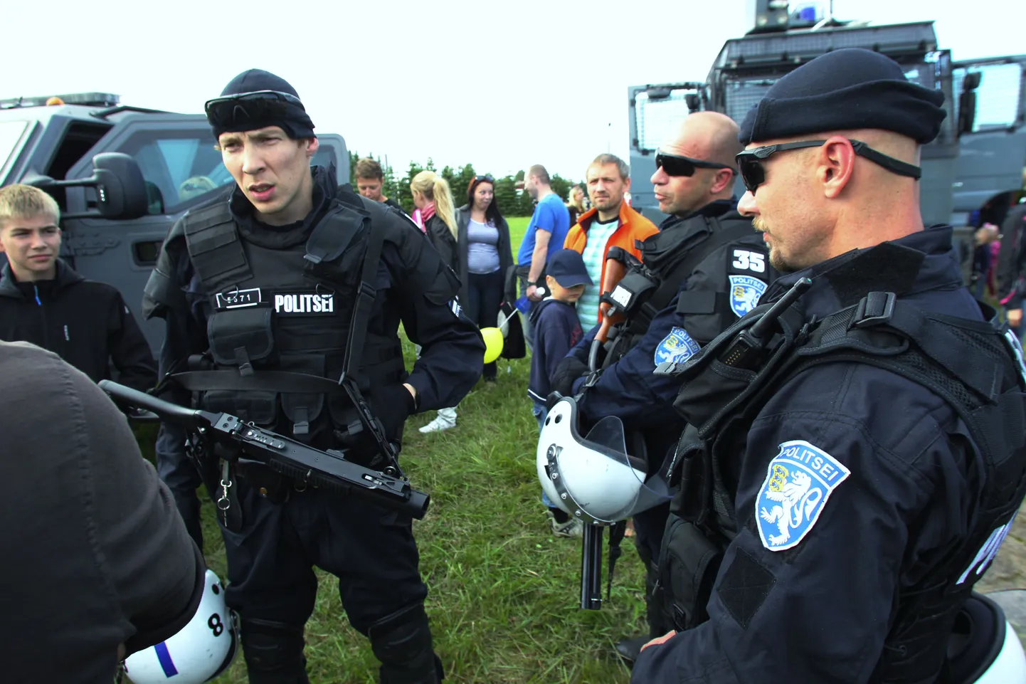 Politsei kiirreageerijad vabatahtlike perepäevadel. Foto on illustreeriv.