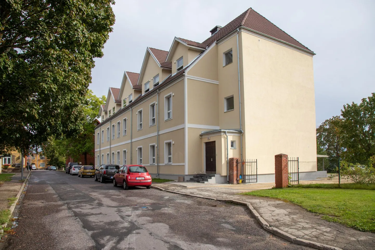 Üks kahest Viljandi üliõpilaselamust on aadressil Väike tänav 6 ja seal maksab kõige odavam koht kahekohalises toas 102 eurot kuus.