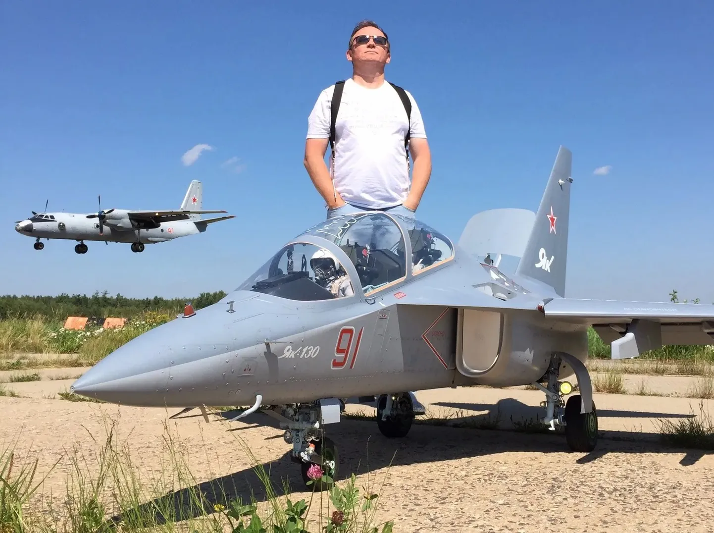 Виталий Робертус имел любимое хобби, он был шестикратным Чемпионом мира по авиамоделированию. Но работа на высоких должностях в госкорпорациях России часто смертельна.