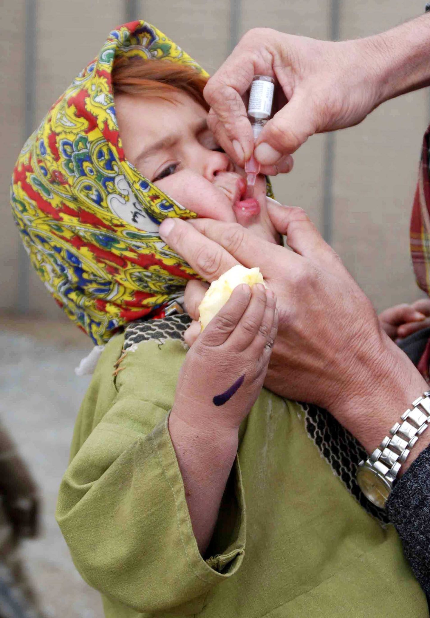 Pakistani lapse lastehalvatuse vastu vaktsineerimine.