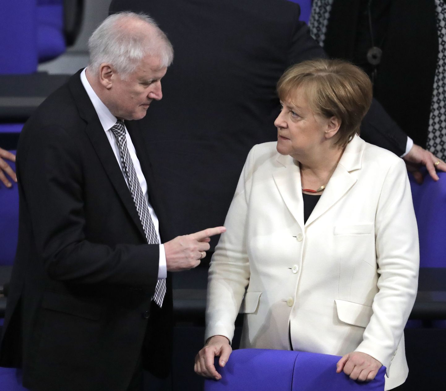 Horst Seehofer ja Angela Merkel ähvardavad lepitamatult tülli minna.