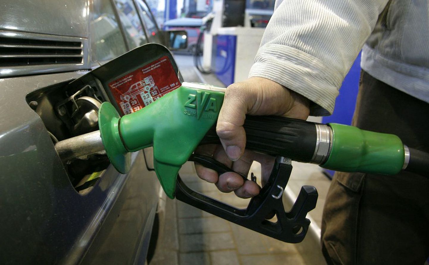 Kütusehinnad on tänasest 50 sendi võrra soodsamad.