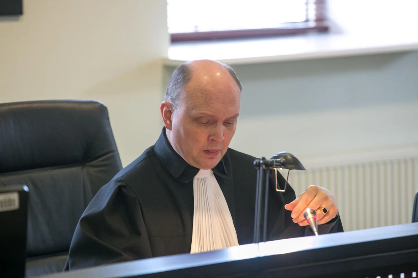 Ehkki ­juht roolis tõepoolest ­autot juhiloata, ei jäänud koh­tunik Teet Olvikul üle muud kui mehele määratud trahv ­tühistada.