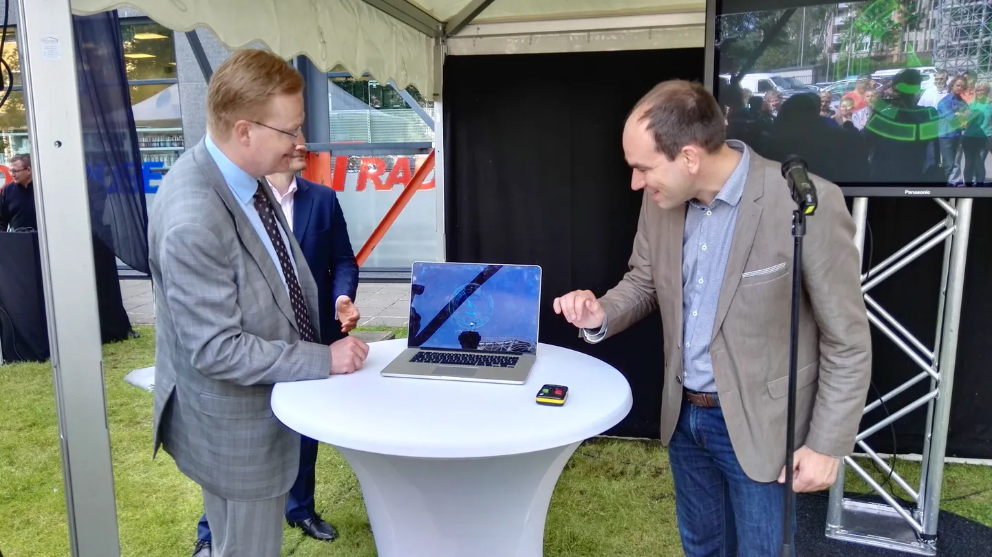 Nokia Networksi asepresdident Tommi Uitto ja Tele2 tegevdirektor Argo Virkebau avasid uudse mobiilsidelahenduse