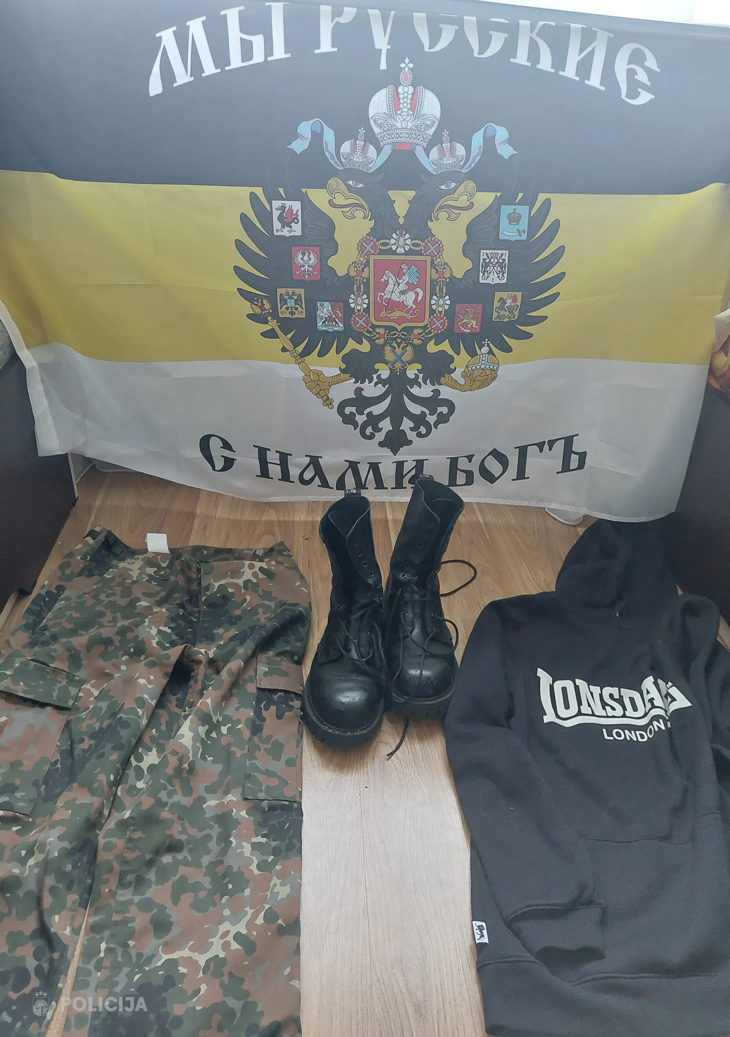 Шесть скинхедов арестованы за нападения на курьеров по доставке еды других национальностей