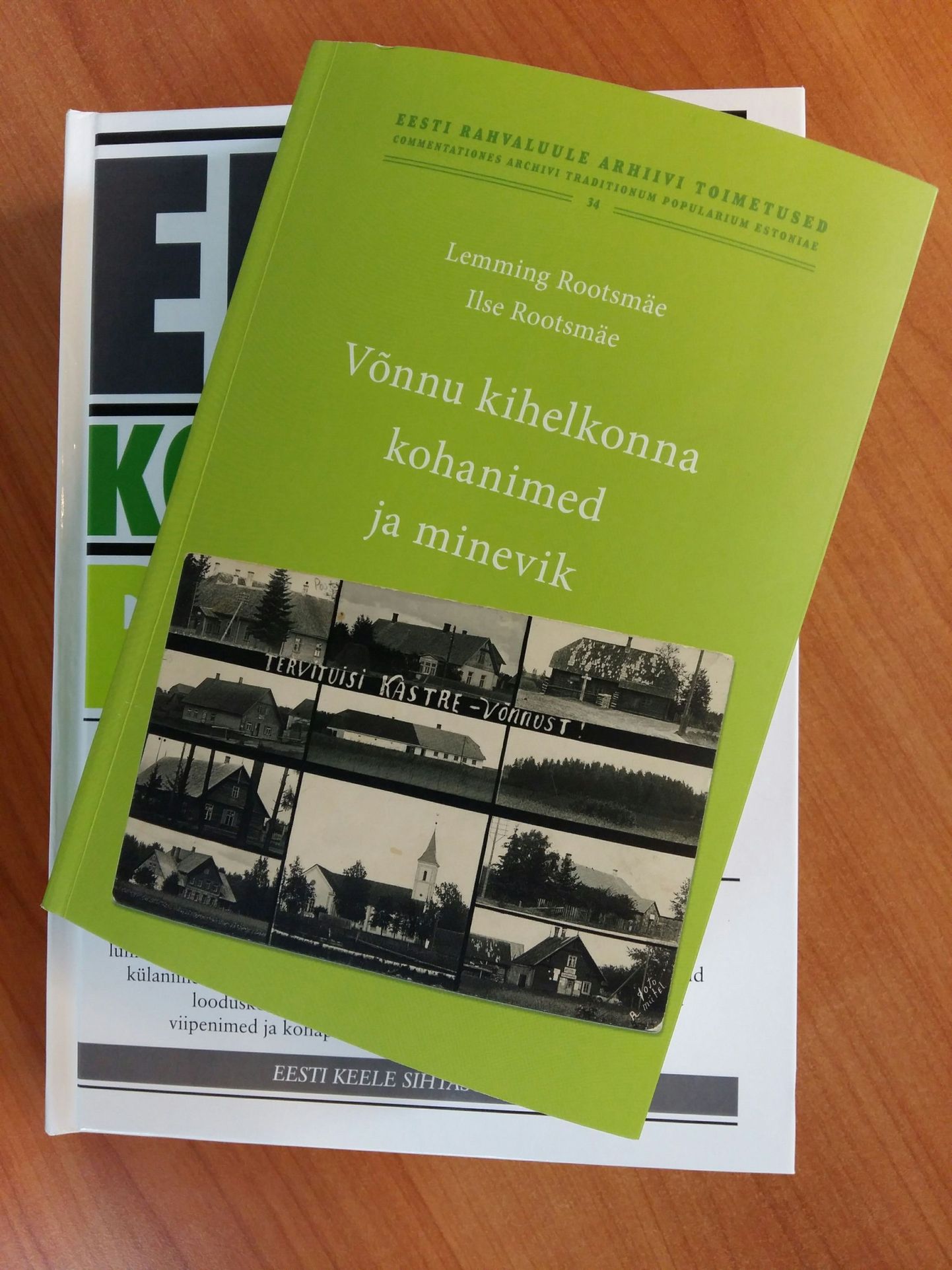«Eesti kohanimeraamatust» on Lemming Rootsmäe ja Ilse Rootsmäe «Võnnu kihelkonna kohanimed ja minevik» mõnevõrra õhem, väiksem ja kergem.