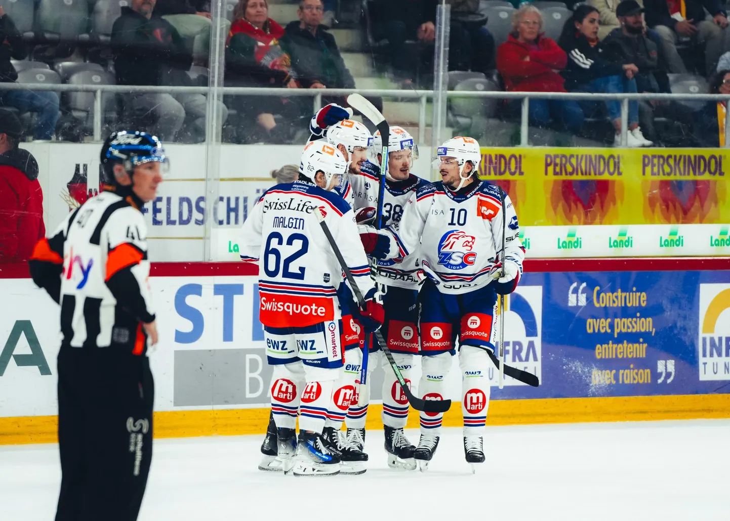 Rūdolfs Balcers (38) kopā ar Cīrihes "Lions" komandas biedriem.