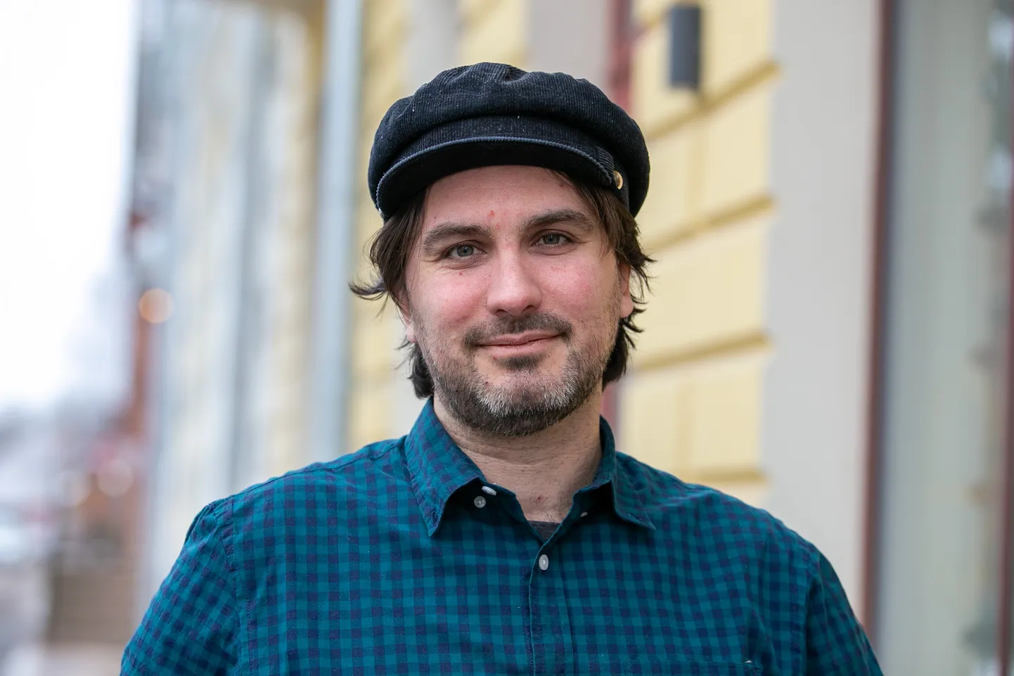 Justin Carroll Petrone, Ameerika-Eesti ajakirjanik, kirjanik, blogija ja muusik.