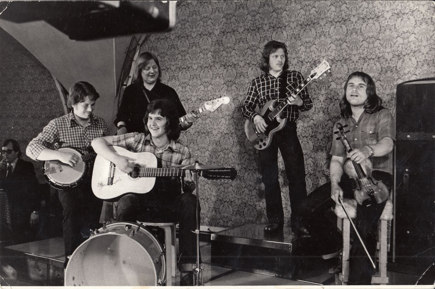 Fix esines 29. mail 1979 telesaates «Reklaamiklubi» koosseisus Evald Raidma (vasakult), Juhan Sütt, Priit Pihlap, Viktor Vassiljev ja Vello Toomemets.