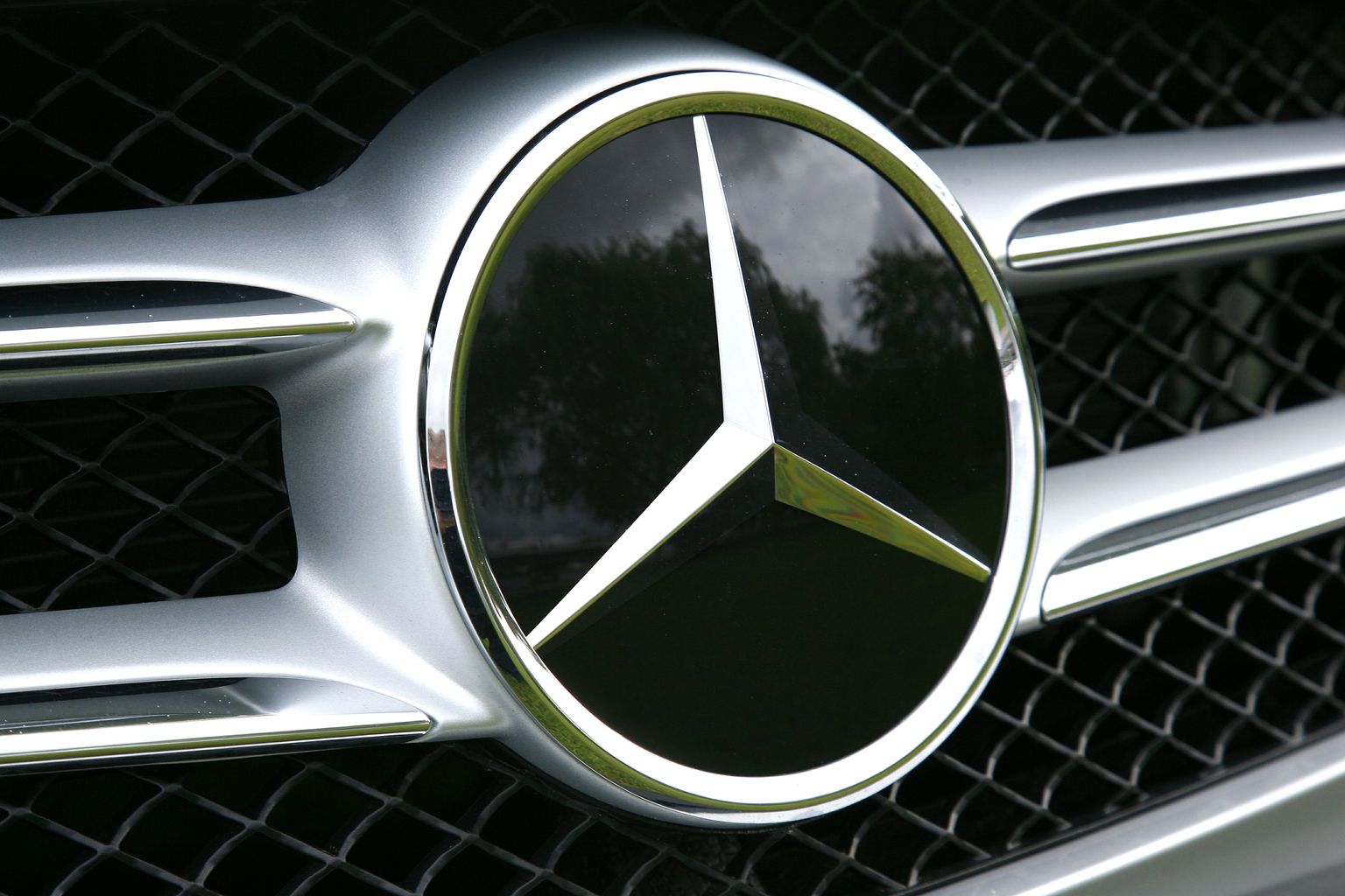 Mercedes Benzi logo.