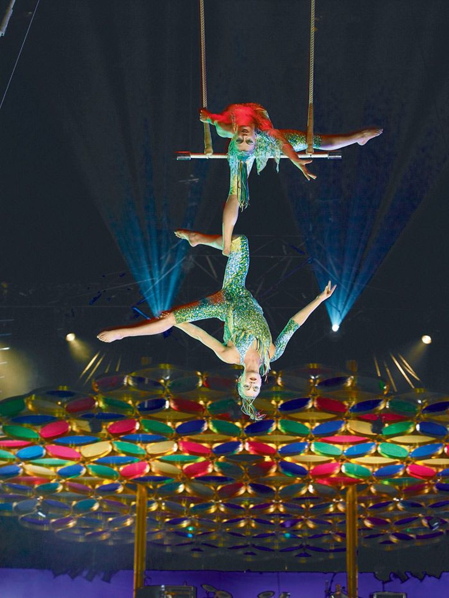 Cirque du Soleil’ etendustel näeb fantastilisi akrobaatikatrikke.