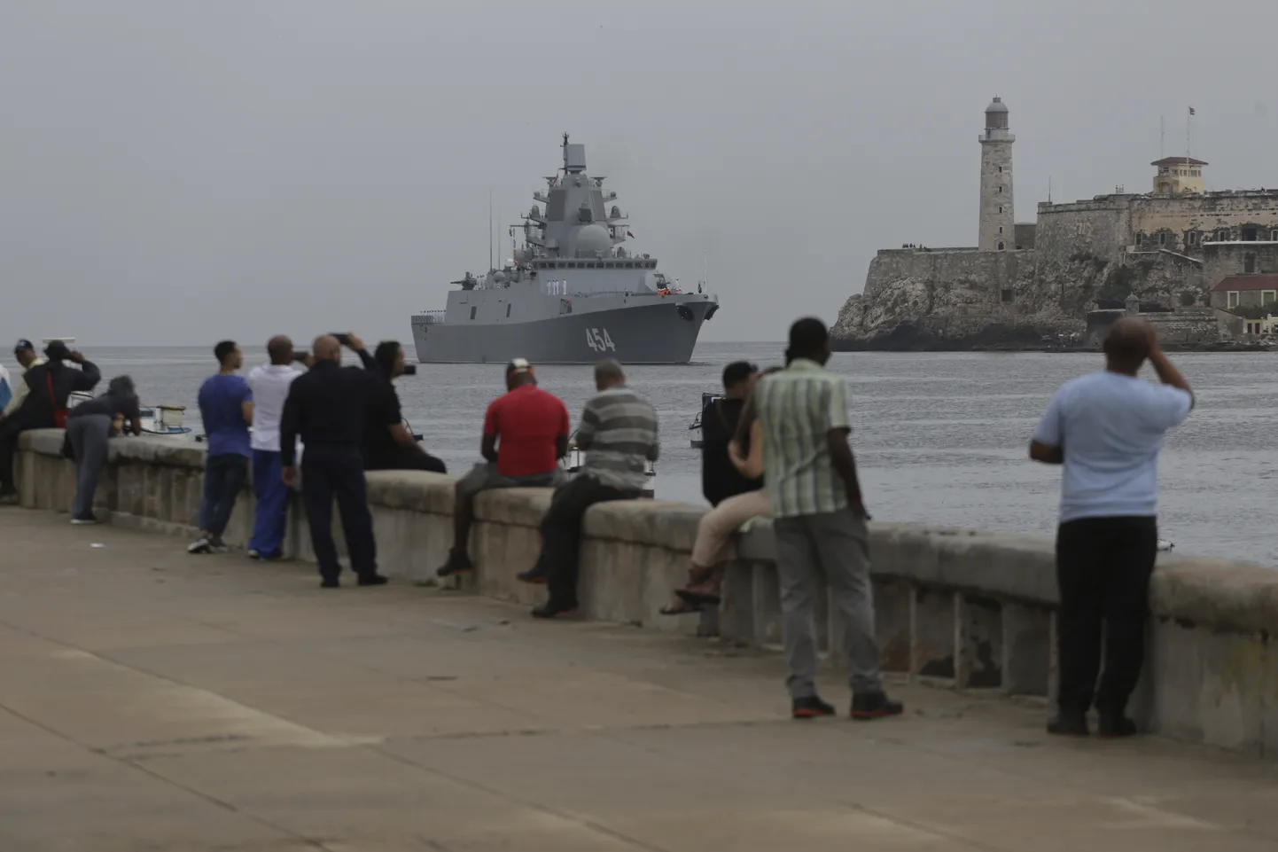 Vene mereväe fregatt Admiral Gorškov Havanna sadamasse jõudmas.