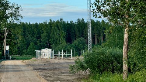 На берегу пограничной реки строятся новые радарные станции взамен снесенных памятников