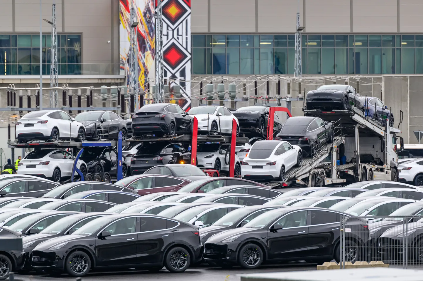 Электромобили Tesla.