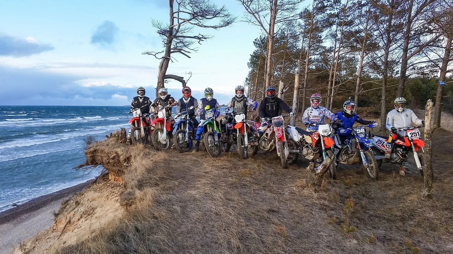 Karksi Racing Team käis märtsis Lätis Liepajas treeninglaagris. Kümne tegutsemisaasta jooksul on meekonna liikmete tulemused aina paranenud ning lõppenud hooajal võitsid klubi sõitjad kaks Eesti meistrivõistluste pronksi.