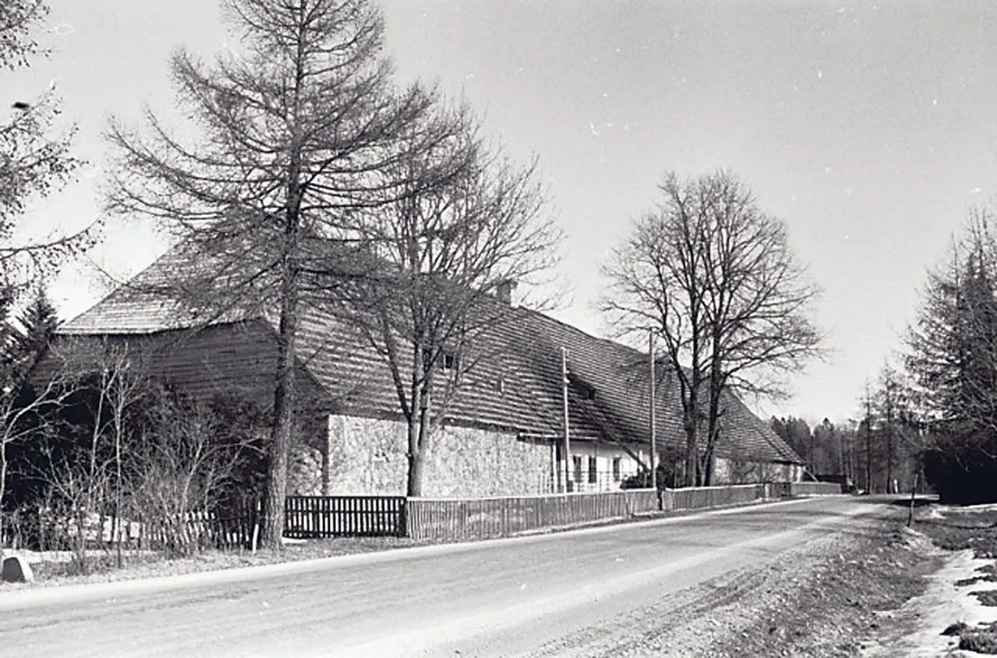 Voltveti kõrtsihoonet ja eluvaimu selles suudeti oma täies hiilguses hoida läbi tsaari-, Eesti ja Vene aja, nagu nähtub 1971. aastal tehtud fotolt.