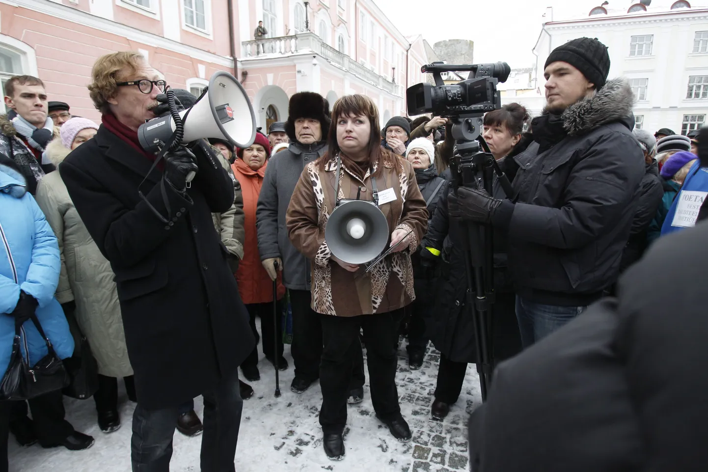 IRL süüdistab Põhja-Tallinna valitsust poliitiliste meeleavalduste organiseerimise toetamises.