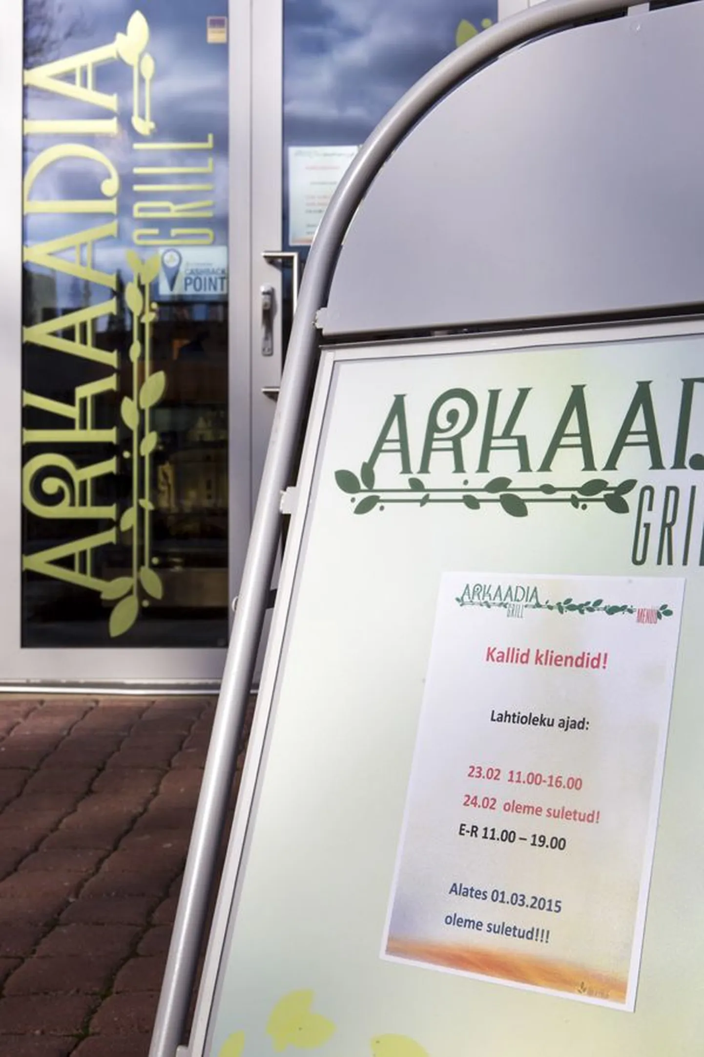 Arkaadia Grilli nime kandev toidukoht tegutses Viljandis Arkaadia aias kümme ja pool kuud. Märtsist on see suletud.