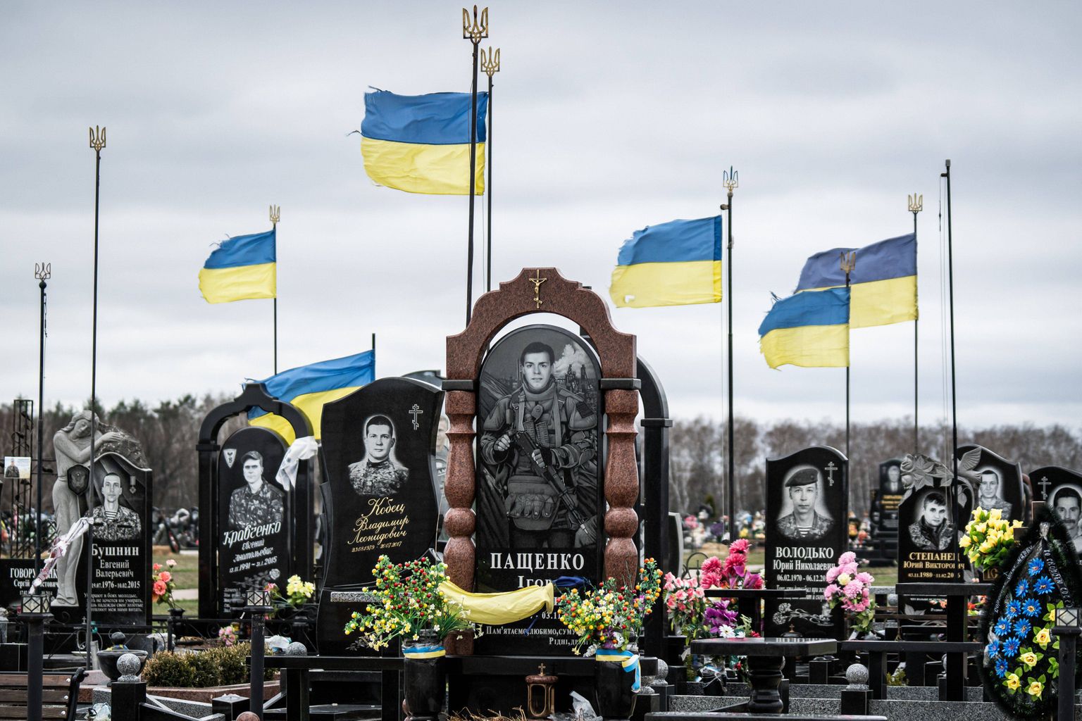 Tšernihivi surnuaed, kuhu on maetud alates 2014. aastast sõjas langenud Ukraina sõdurid.