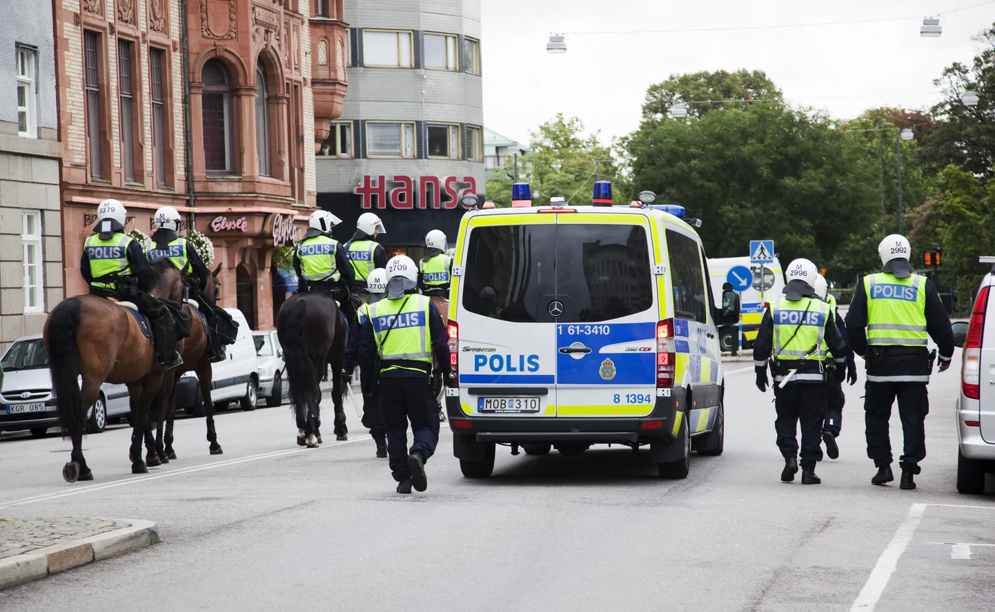 Politseinikud Malmö kesklinnas.