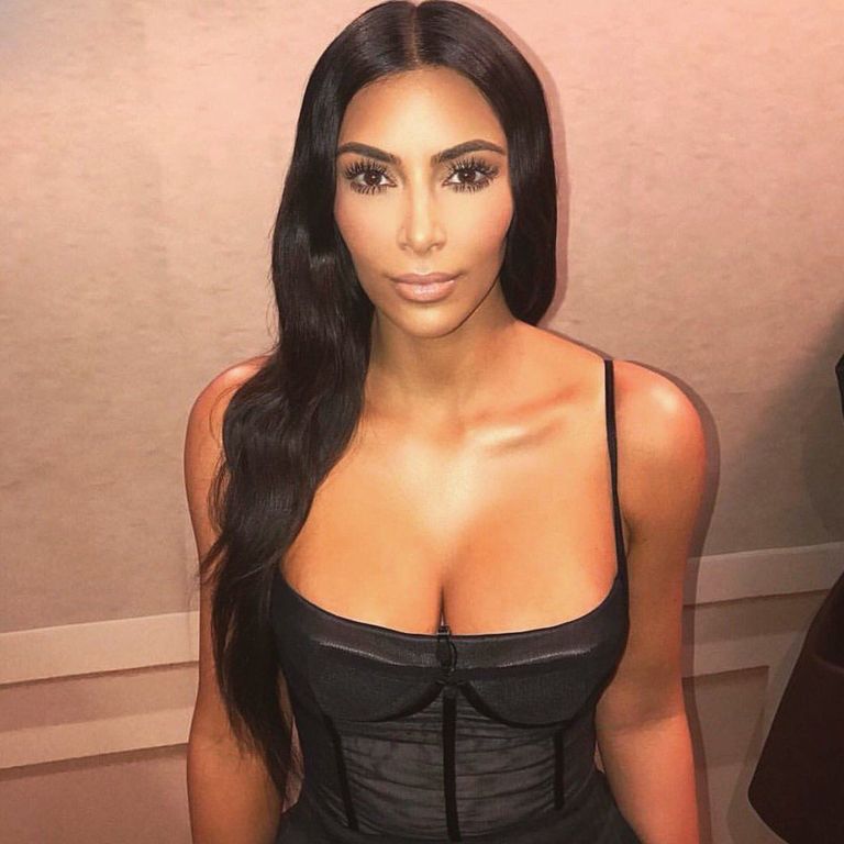 Kim Kardashian, keda jäljendatakse paljude noorte naiste poolt