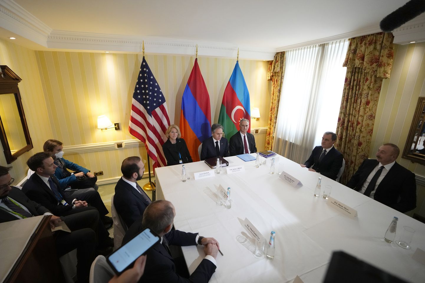 Встреча делегаций Армении и Азербайджана и Энтони Блинкена.