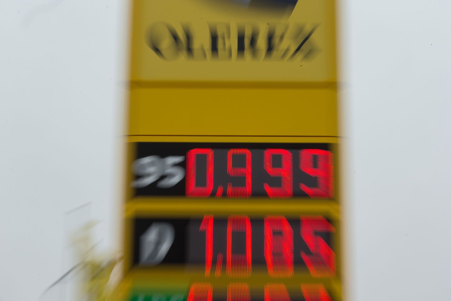 Õismäe Olerexis on kütuse hind 0,999 eurot. Tanklas järjekorda ei olnud.