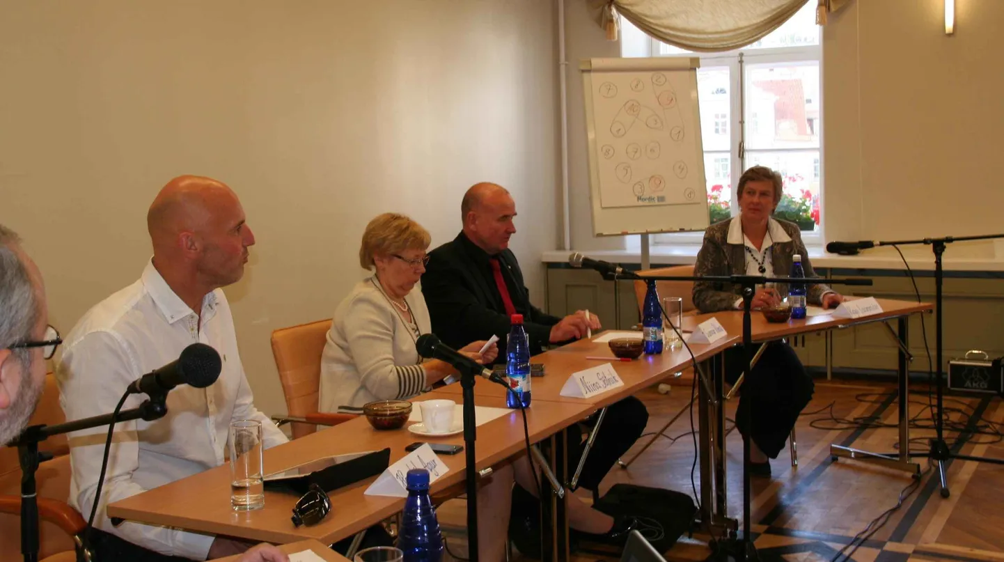 Koolidirektorid Hendrik Agur, Niina Sõtnik, Gunnar Polma ja Kaja Laanmäe