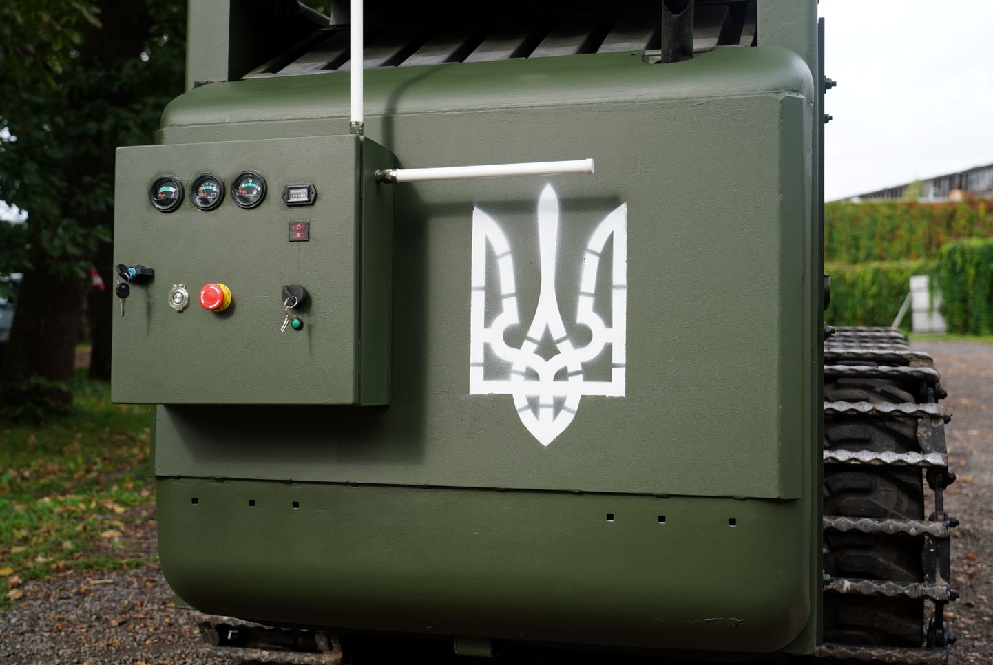 Latvijā ražotais atmīnēšanas robots "LABAIS" "Ziedot.lv" kampaņas "Labas ziņas" pasākuma laikā, kuru par saziedotajiem līdzekļiem nosūtīs Ukrainas armijai.