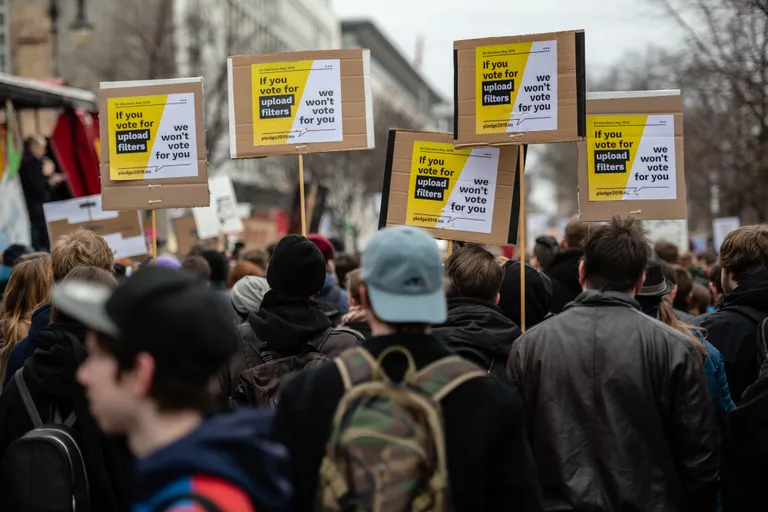 Акция протеста в Германии. EPA/JENS SCHLUETER