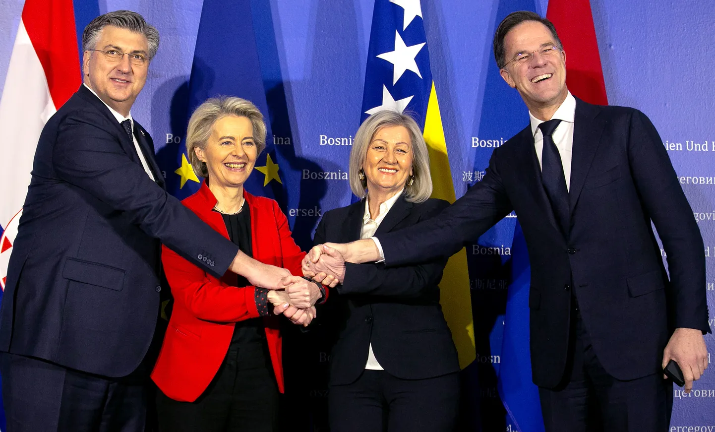 Horvaatia peaminister Andrej Plenkovic,  Euroopa Komisjoni president Ursula von der Leyen,  Bosnia ja Hertsegoviina ministrite nõukogu esinaine Borjana Krišto ja Hollandi peaminister Mark Rutte 23. jaanuaril 2024. aastal Bosnias ja Hertsegoviinas.