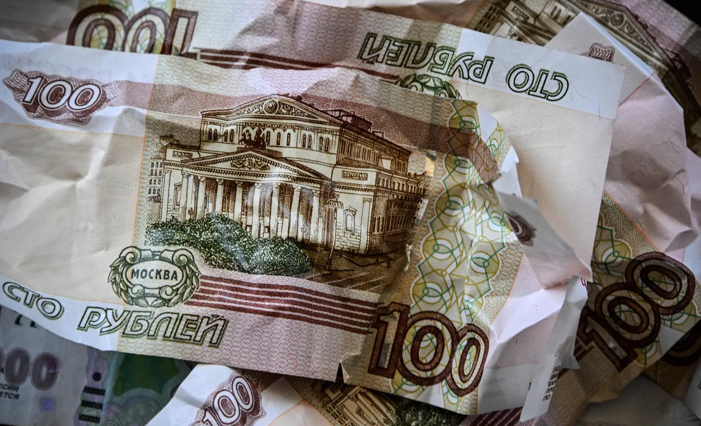 Kuigi esmapilgul võivad Venemaa ressursid olla piiritud, siis tegelikkuses peavad sõjakulutusi hakkama järjest rohkem kinni maksma tavalised Venemaa kodanikud.