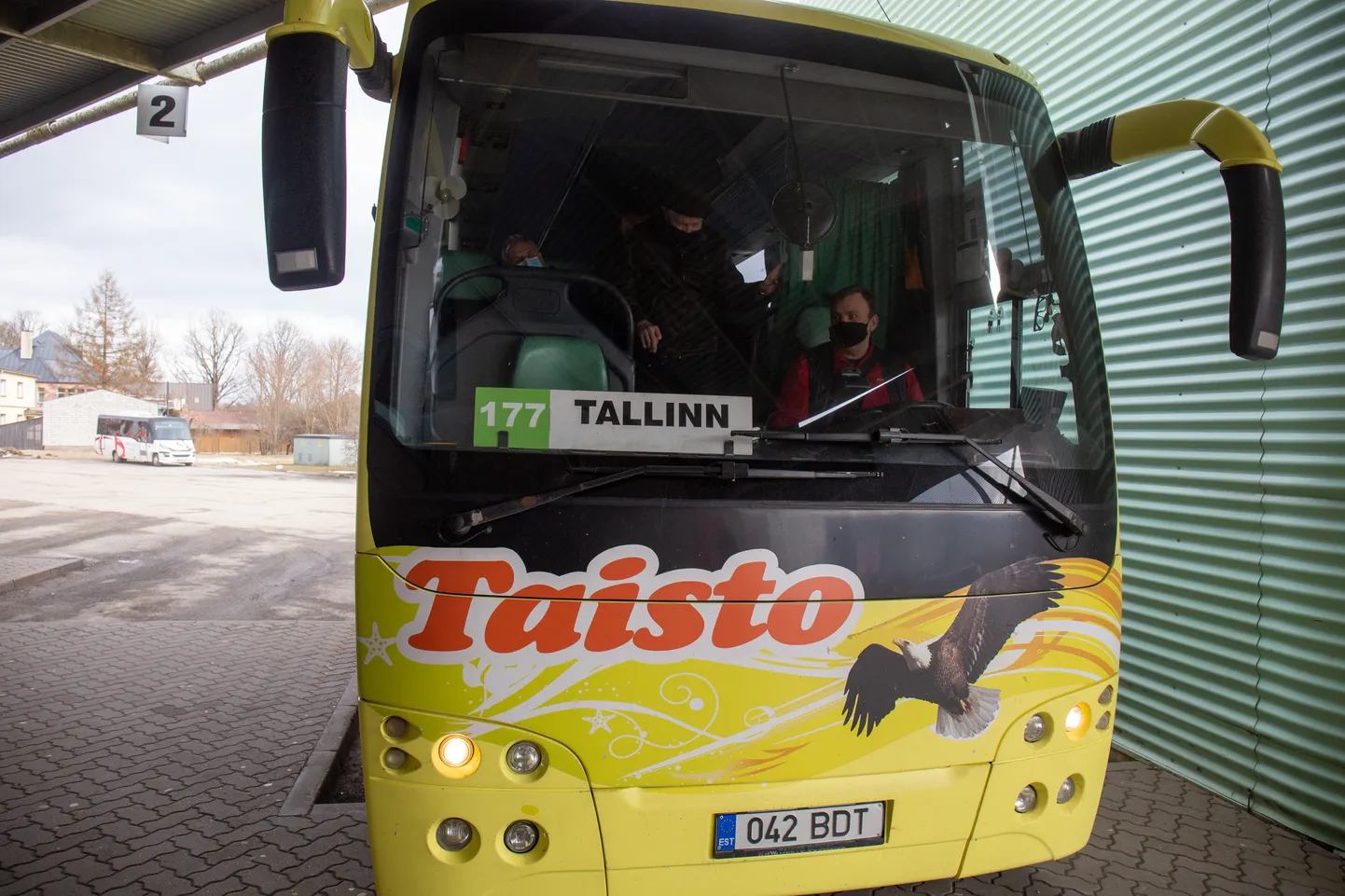 Taisto buss Viljandi bussijaamas.