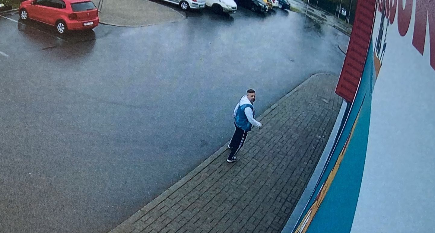 Vladimir Šilov suundumas 28. mail Tallinnas Pärnamäe keskusesse Pihkva diviisile soetatud droone ära tooma. Mingil põhjusel vaatas mees enne keskusesse sisenemist otse turvakaamerasse.