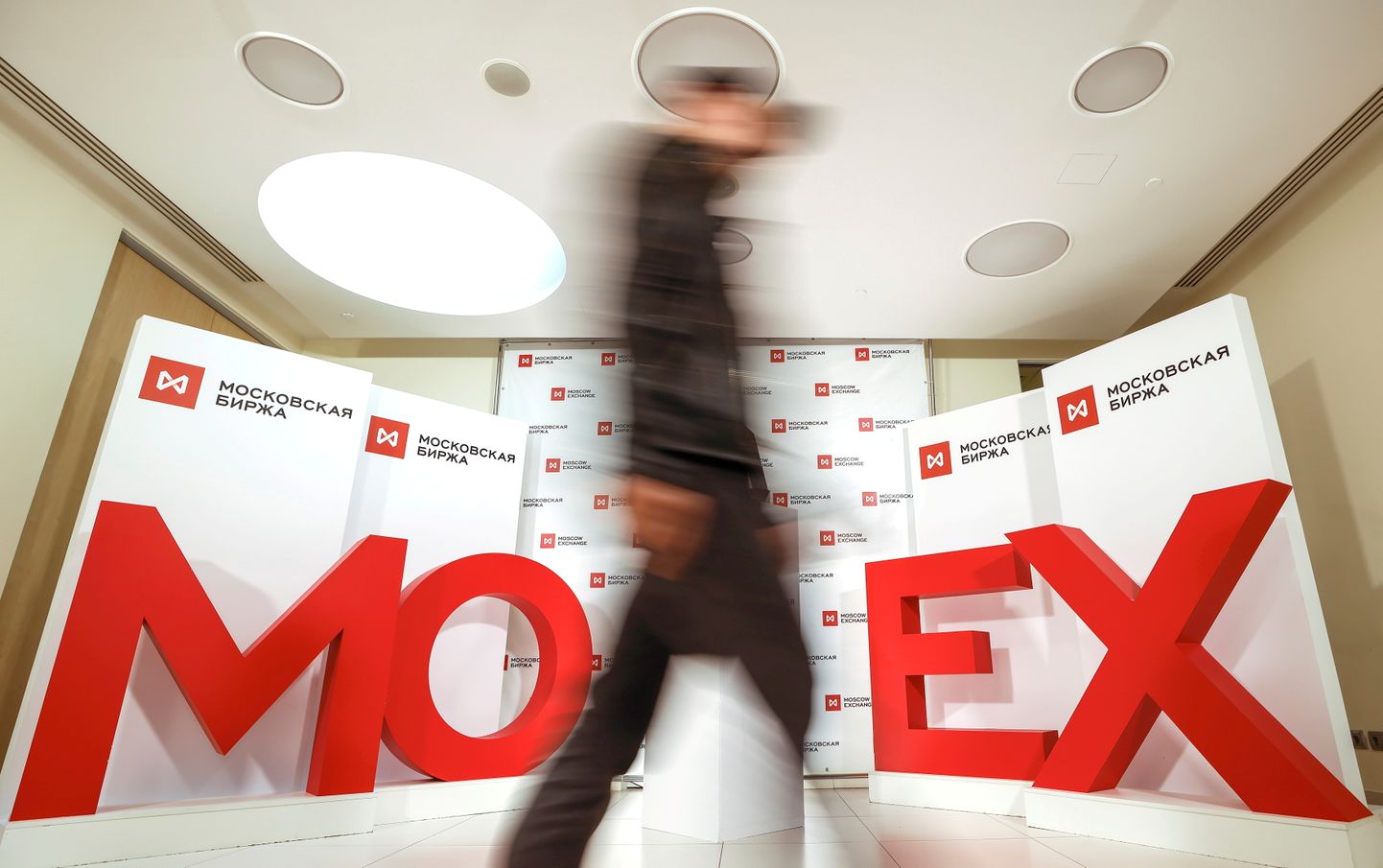 Tänasest lubatakse taas Moskva börsil Venemaa MOEX indeksisse kuuluvate aktsiatega kauplemine