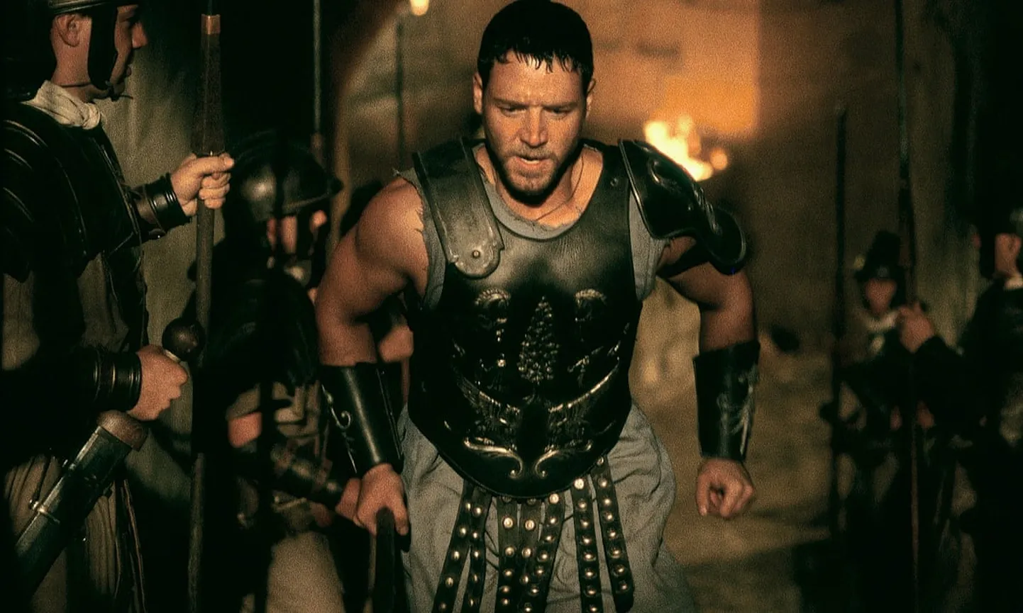 «Gladiaator» oli Russell Crowe'i karjääri üks kõrghetki, mistõttu tahtis näitleja järjes kaasa luua, olgugi et tema tegelaskuju juba esimeses filmis surma sai.